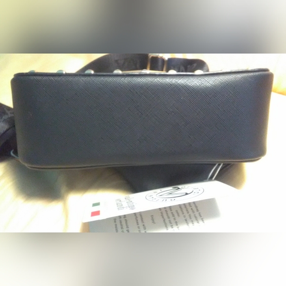 BNWT VALENTIO ORLANDI CROSSBODY/ SHOULDER BAG BLACK W/ GOLD HARDWARE GORGEOUS - Picture 10 of 11